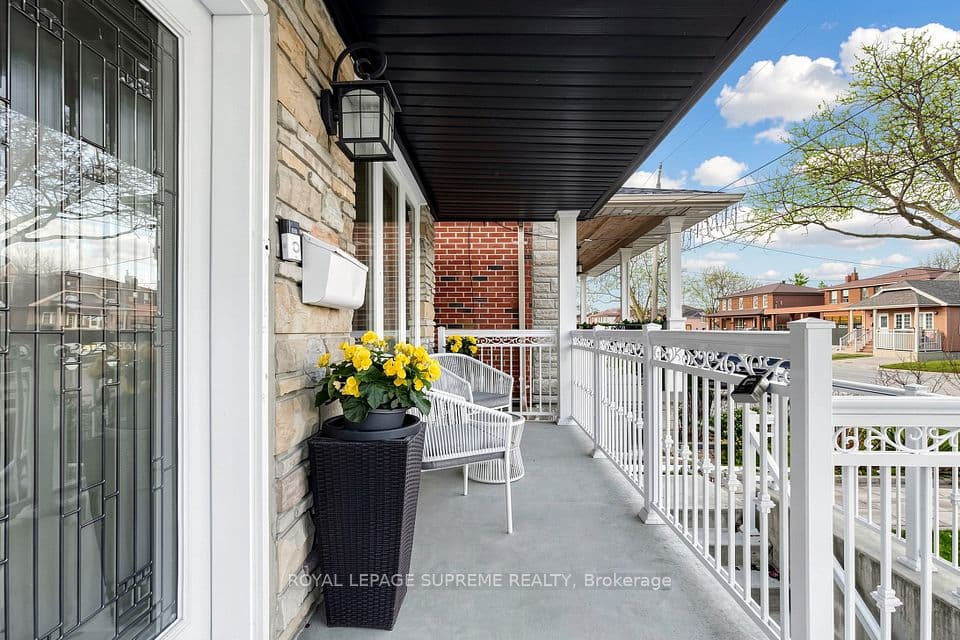 46 Chiswick Avenue, Toronto, ON M6M 4T9 – photo 3