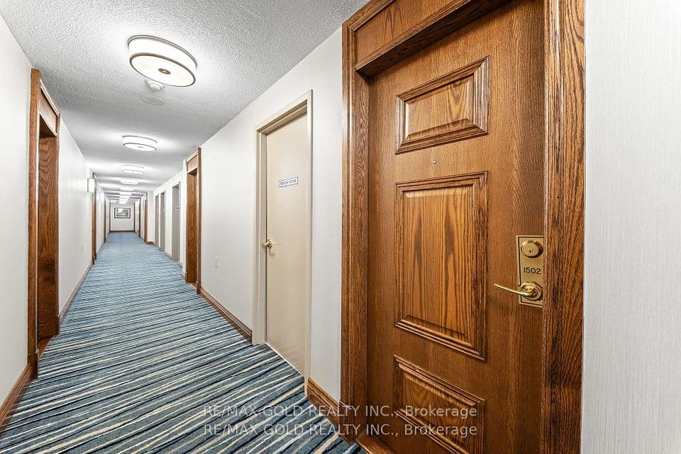 4889 Kimbermount Avenue 1502, Mississauga, ON L5M 7K8 – photo 3