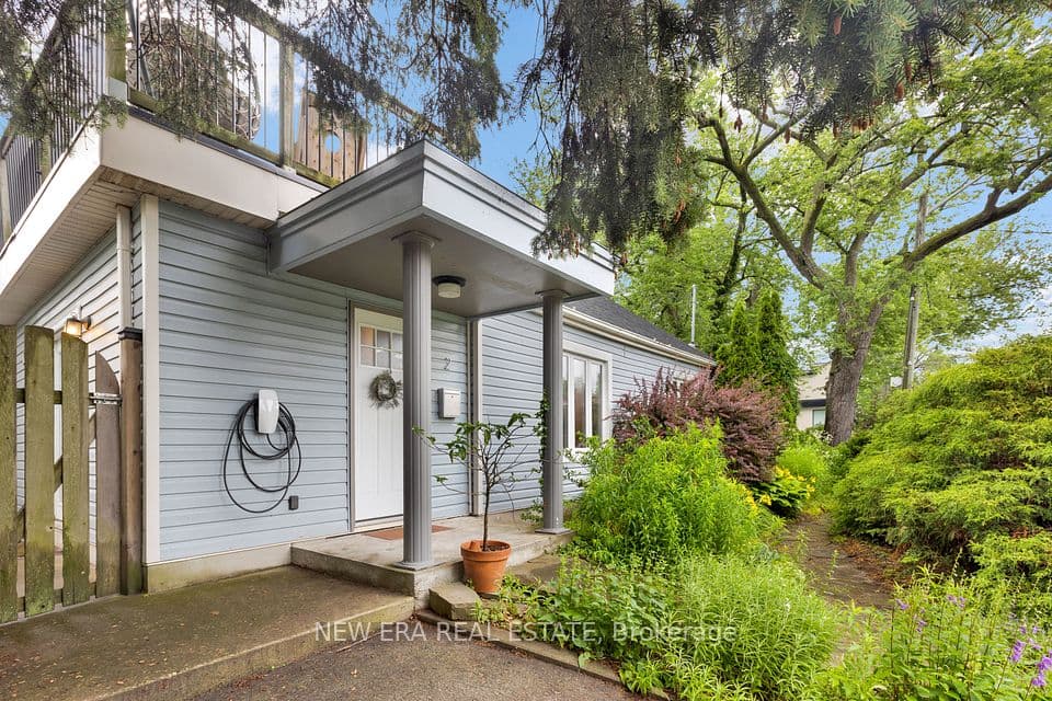 2 Foch Avenue, Toronto, ON M8W 3W8 – photo 3
