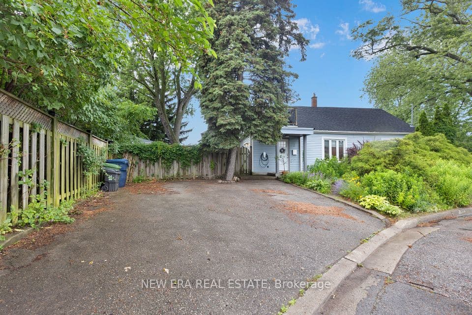 2 Foch Avenue, Toronto, ON M8W 3W8 – photo 2
