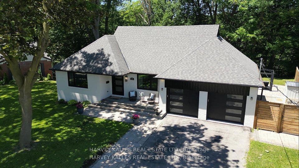 8 Circle Ridge, Toronto, ON M6L 2H6 – main photo