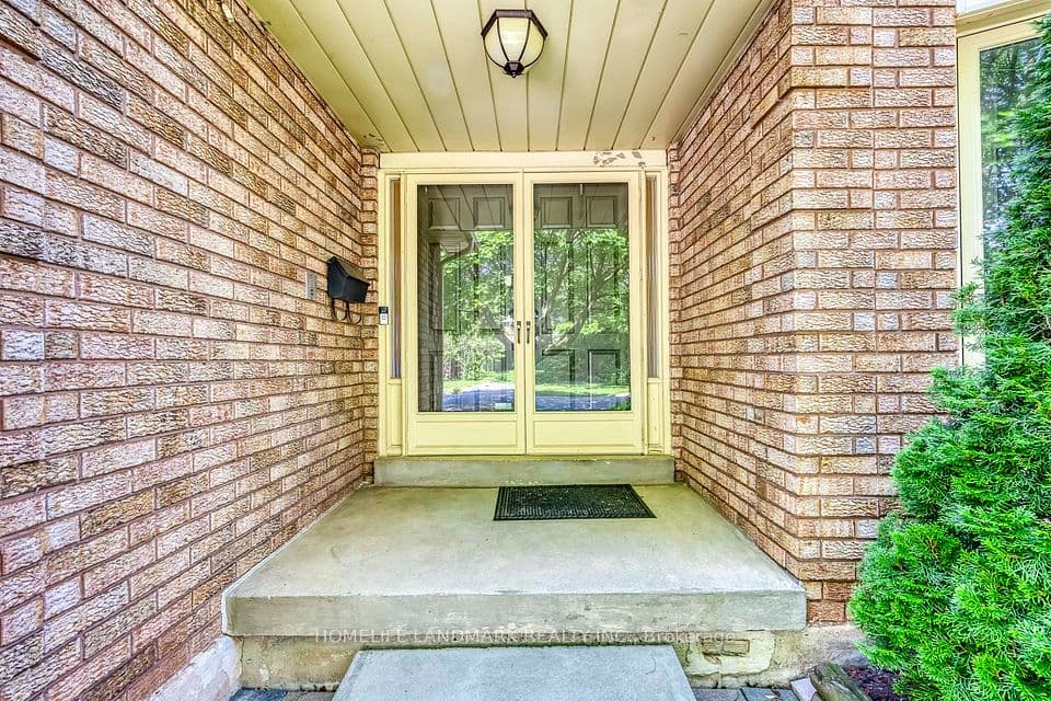1237 Beechgrove Crescent, Oakville, ON L6M 2B5 – photo 2