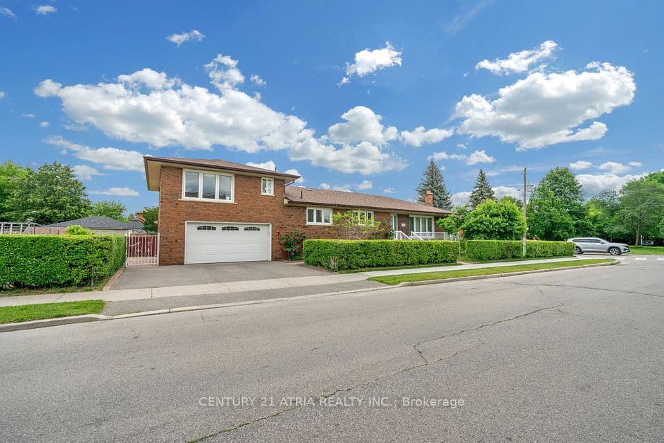 110 Harding Avenue, Toronto, ON M6M 3A6 – photo 2