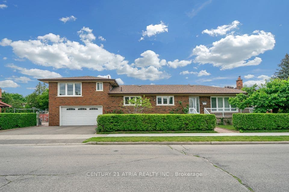 110 Harding Avenue, Toronto, ON M6M 3A6 – main photo