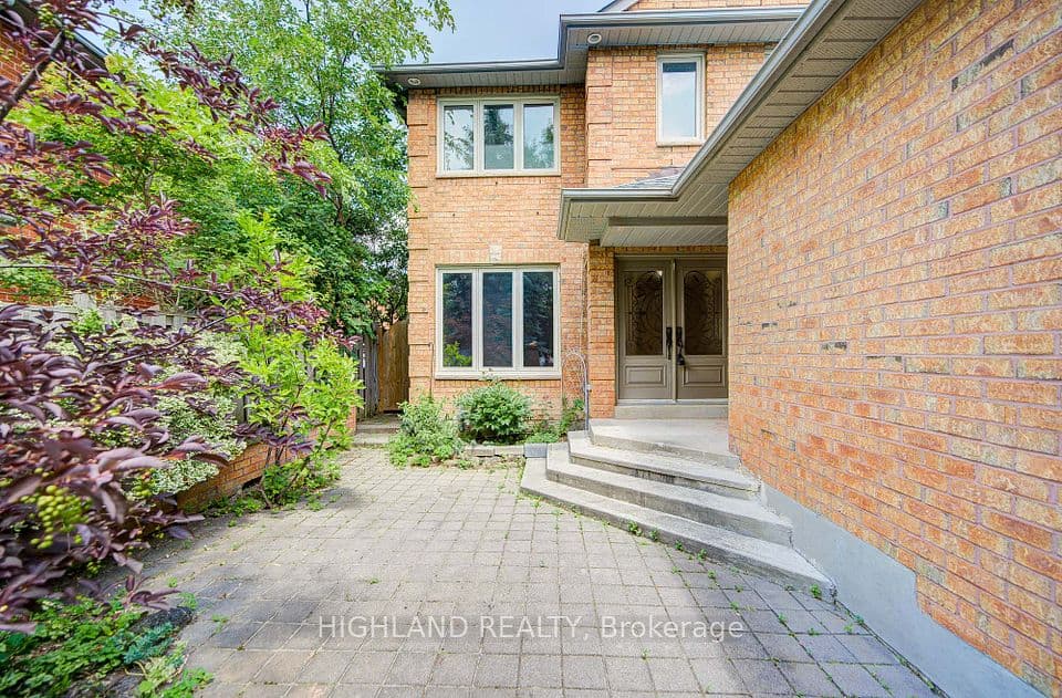 4369 Spinningdale Court, Mississauga, ON L5M 3J9 – photo 3