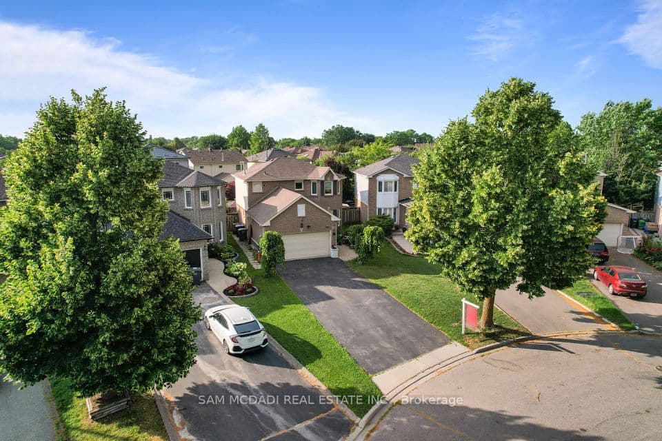 6251 Saltmarsh Court, Mississauga, ON L5N 5V9 – photo 2