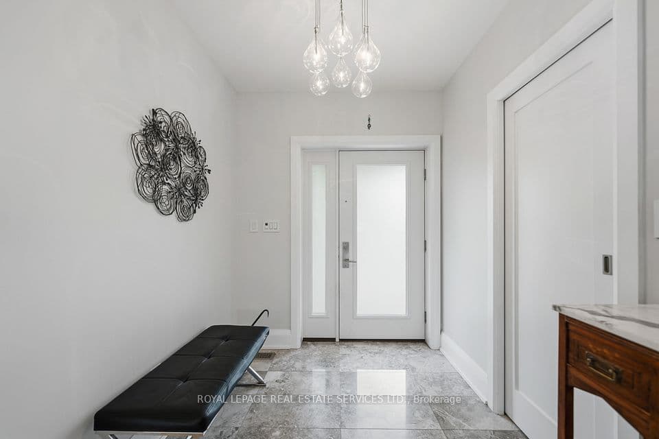 8 Firwood Crescent, Toronto, ON M9B 2V7 – photo 3