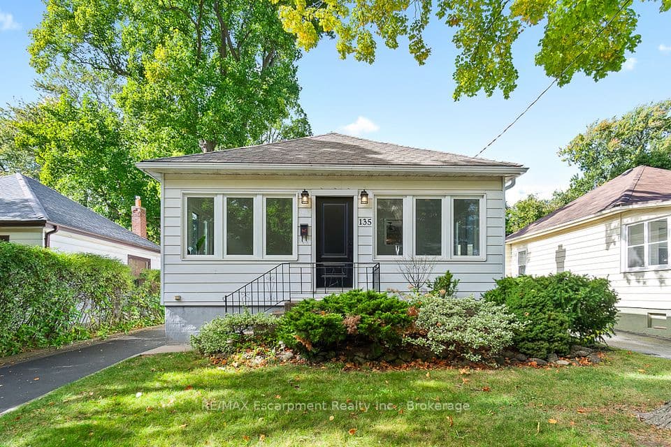 135 DEANE Avenue, Oakville, ON L6K 1N2 – main photo