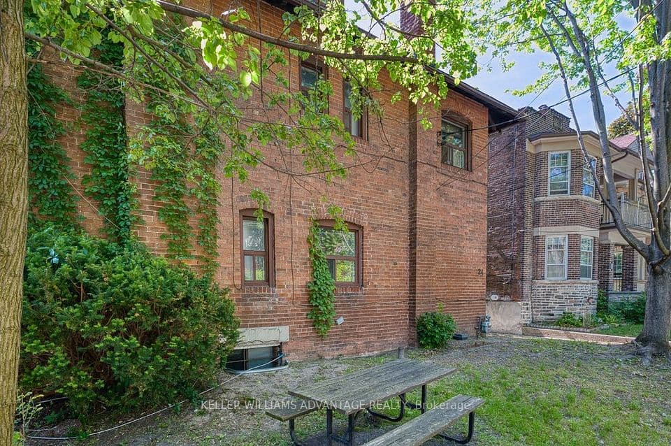 24 Indian Road Crescent, Toronto, ON M6P 2G1 – photo 3