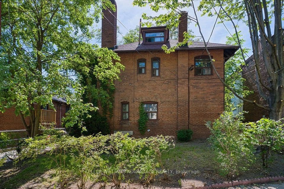 24 Indian Road Crescent, Toronto, ON M6P 2G1 – photo 2