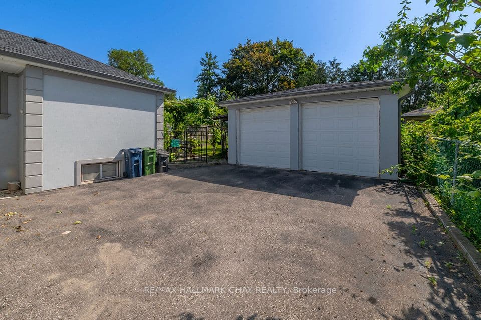 23 Chappel Hill Road, Toronto, ON M3M 1M1 – photo 2