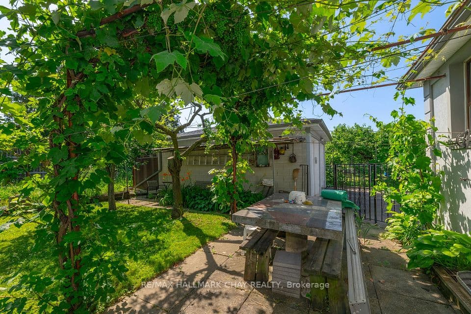 23 Chappel Hill Road, Toronto, ON M3M 1M1 – photo 3