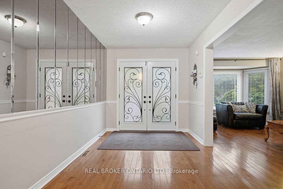 1356 Mapleridge Crescent, Oakville, ON L6M 2G6 – photo 3