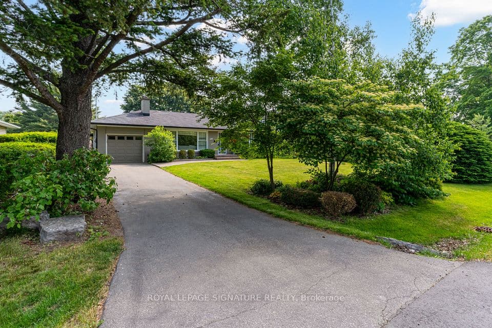 383 Maplehurst Avenue, Oakville, ON L6L 4Y3 – main photo
