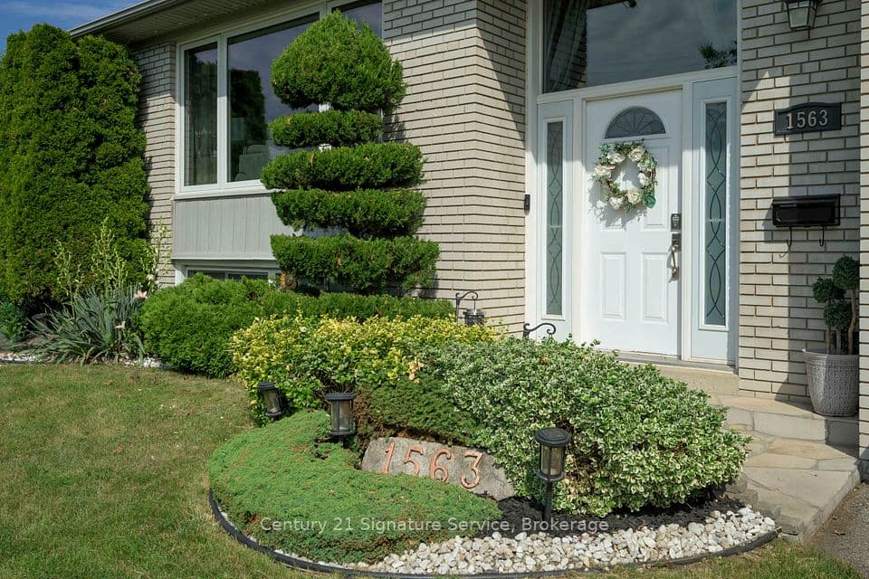 1563 Brentano Boulevard, Mississauga, ON L4X 1A5 – photo 2