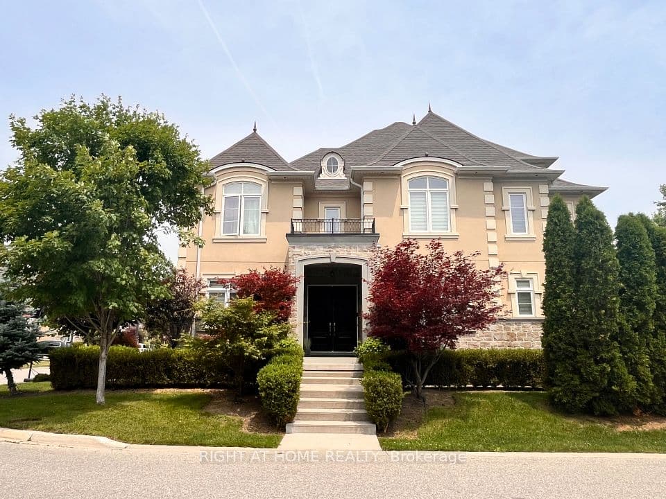11 Fairmont Close, Brampton, ON L6Y 2Y3 – main photo