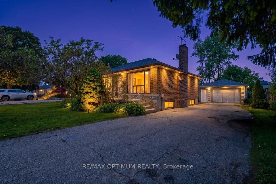 1747 Coram Crescent, Mississauga, ON L4X 1L2 – main photo