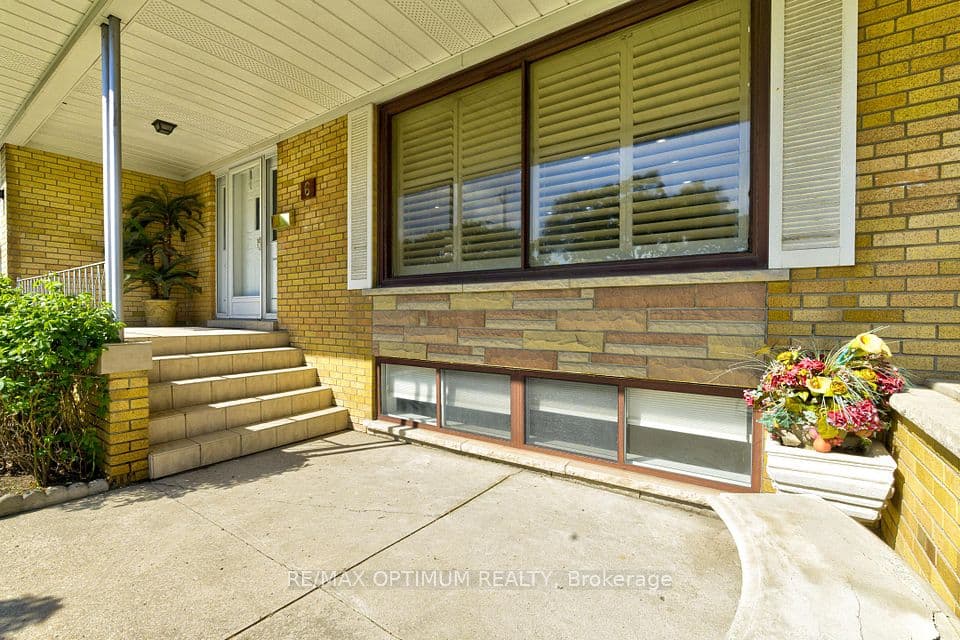 6 Evernby Boulevard, Toronto, ON M9R 3G8 – photo 3