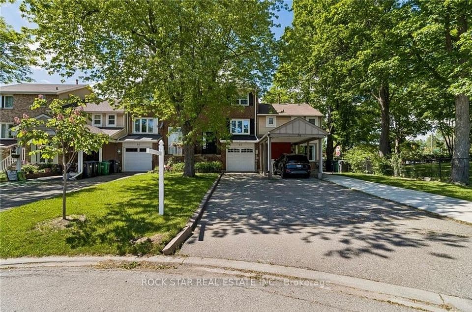 32 Lansing Square, Brampton, ON L6Z 1E6 – photo 3