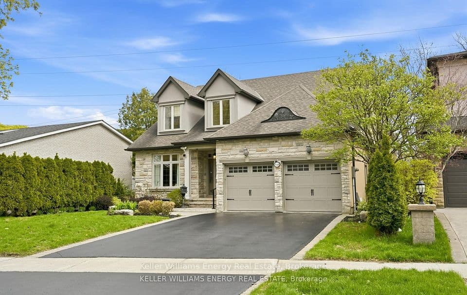 768 Duchess Drive, Mississauga, ON L4Y 1H7 – photo 3