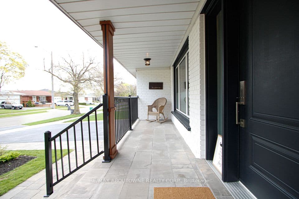 3302 Cardross Road, Mississauga, ON L4X 2N2 – photo 2