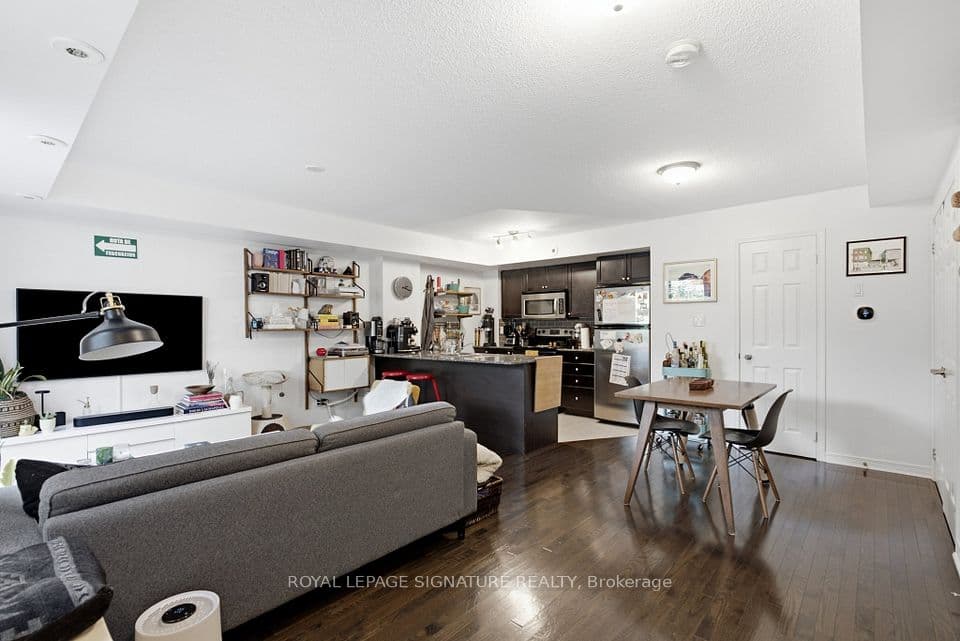 5 Elsie Lane TH135, Toronto, ON M6P 3N3 – main photo