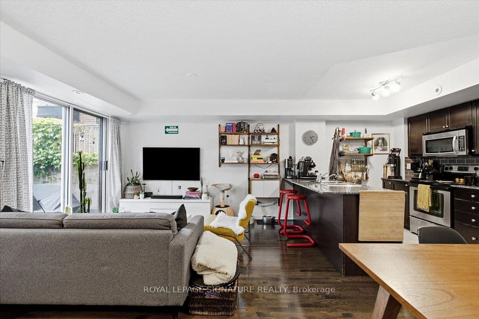 5 Elsie Lane TH135, Toronto, ON M6P 3N3 – photo 2