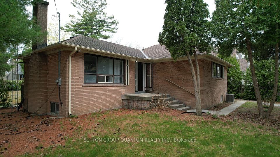 394 Maplehurst Avenue, Oakville, ON L6L 4Y6 – main photo