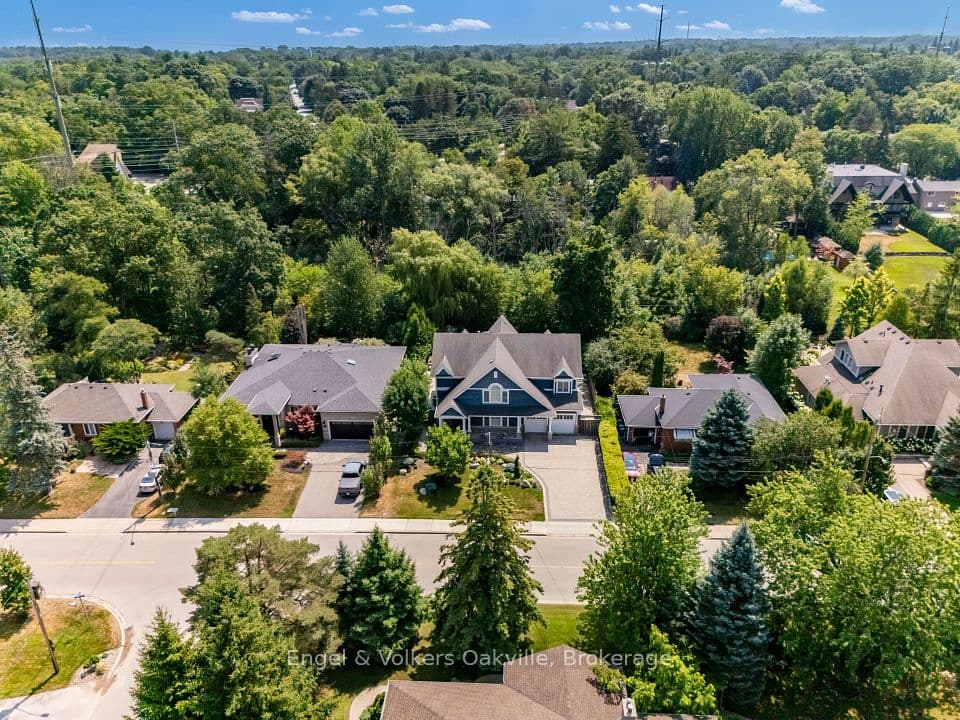 1182 Streambank Drive, Mississauga, ON L5H 1W8 – photo 2