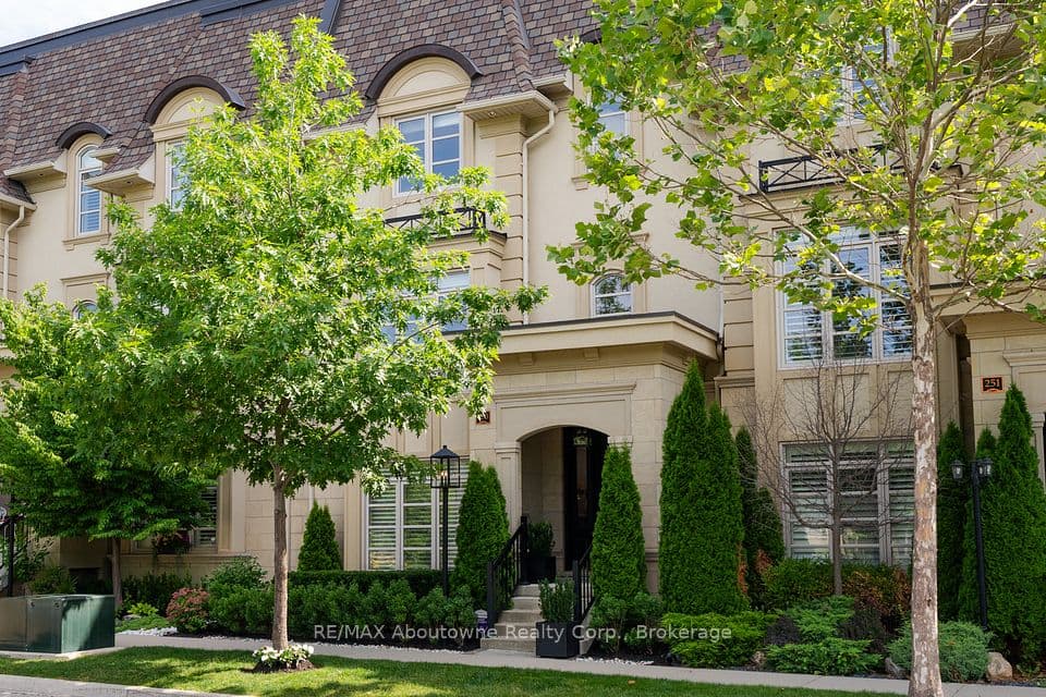 253 Hanover Street, Oakville, ON L6K 0H3 – main photo