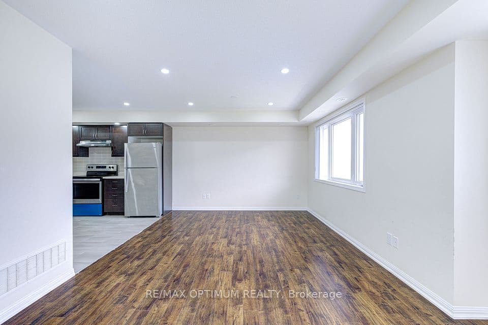 250 Sunny Meadow Boulevard 307, Brampton, ON L6R 3Y6 – photo 3
