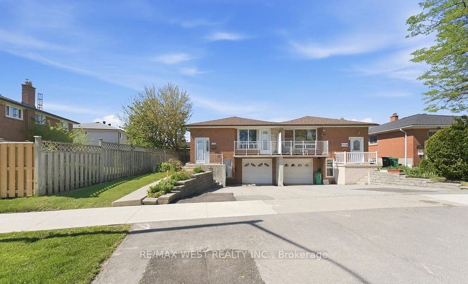 7066 Magic Court, Mississauga, ON L4T 3A1 – main photo