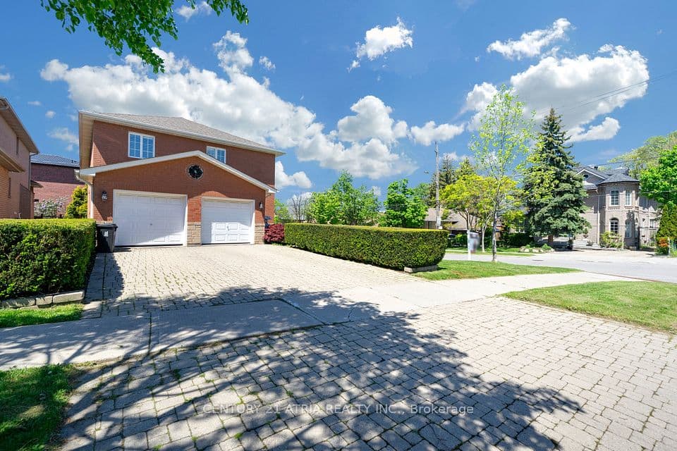543 S Queens Drive, Toronto, ON M6L 1M9 – photo 3