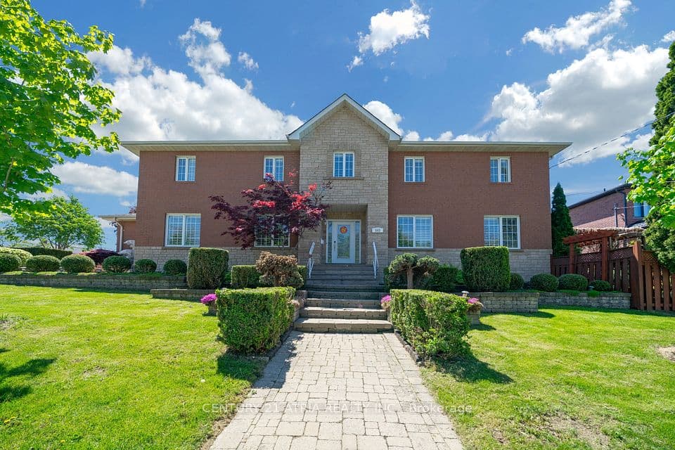 543 S Queens Drive, Toronto, ON M6L 1M9 – main photo