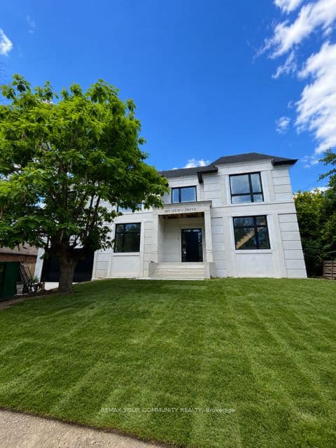 483 Selsey Drive, Mississauga, ON L5A 1B7 – main photo
