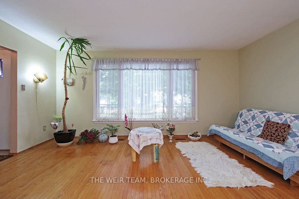 1577 Otterby Road, Mississauga, ON L4X 1W8 – photo 2