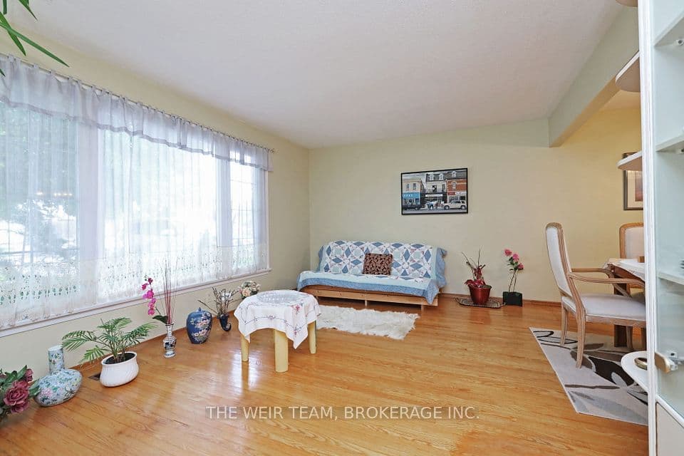 1577 Otterby Road, Mississauga, ON L4X 1W8 – photo 3