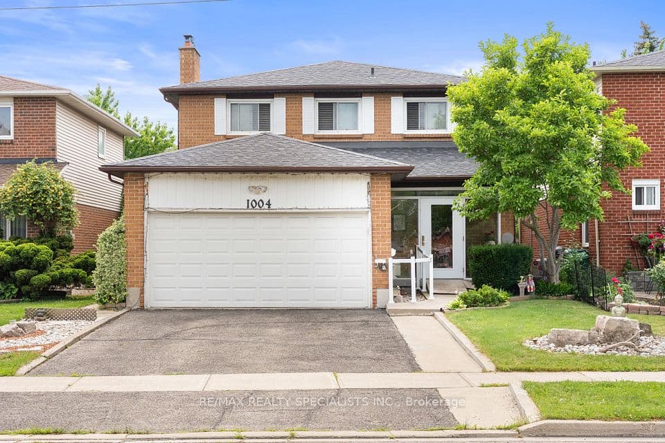 1004 Queensbridge Drive, Mississauga, ON L5C 3R1 – main photo