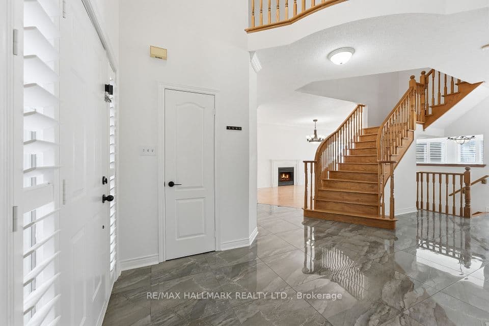 2013 Rosemount Crescent, Oakville, ON L6M 3A5 – photo 2