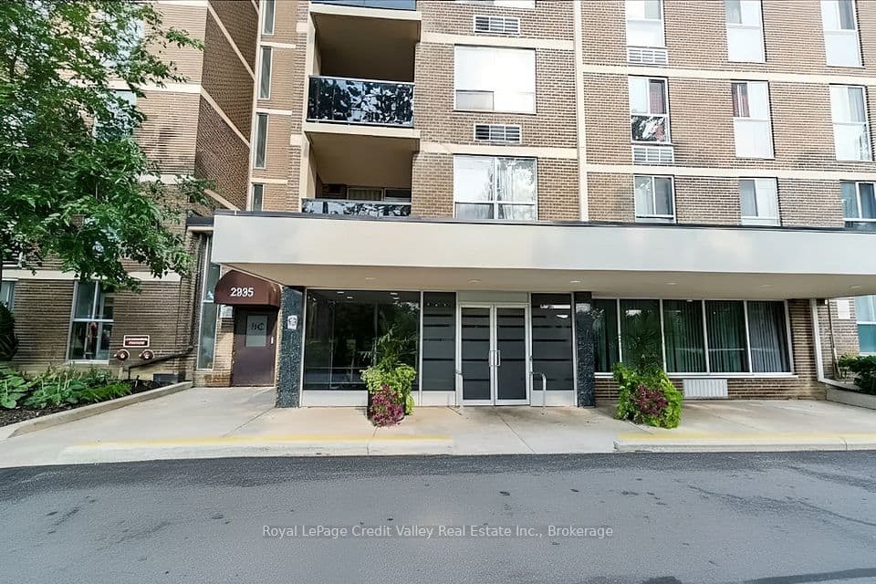 2835 Islington Avenue 209, Toronto, ON M9L 2K2 – photo 2