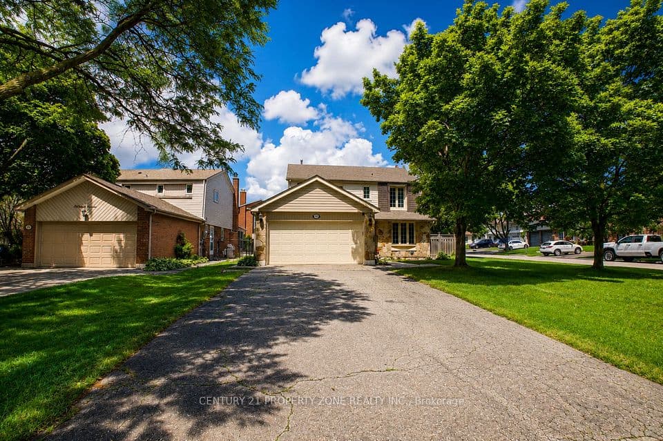 27 Madrid Crescent N, Brampton, ON L6S 2X5 – main photo