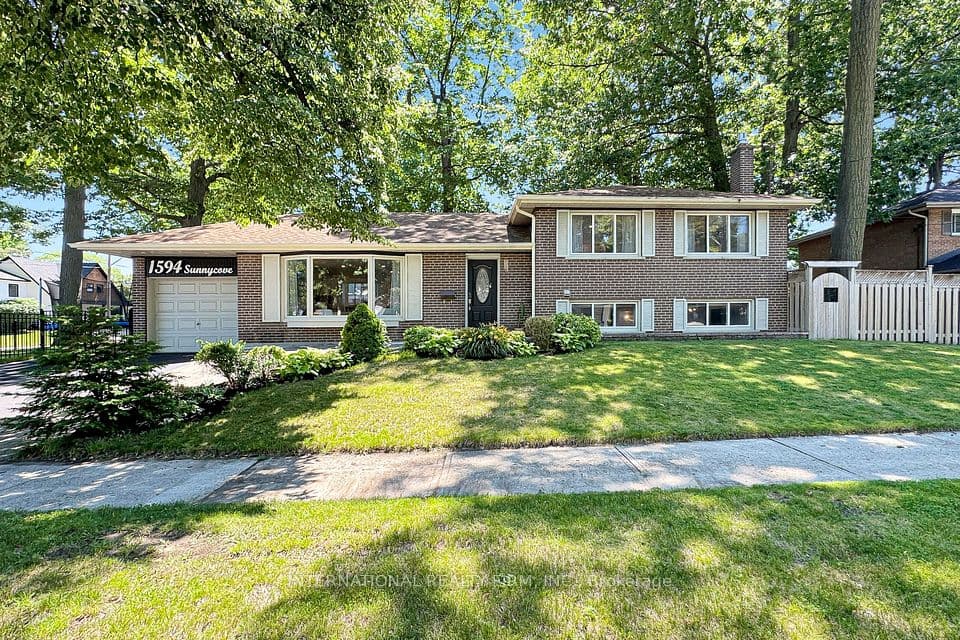 1594 Sunnycove Drive, Mississauga, ON L4X 1B5 – main photo