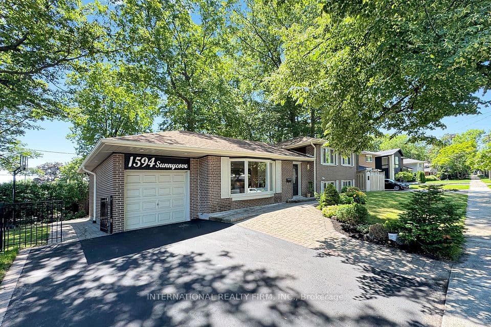 1594 Sunnycove Drive, Mississauga, ON L4X 1B5 – photo 2