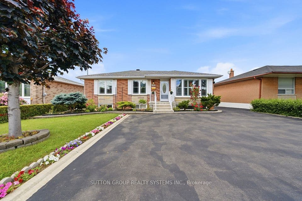 2870 Weston Road, Toronto, ON M9M 2S3 – main photo