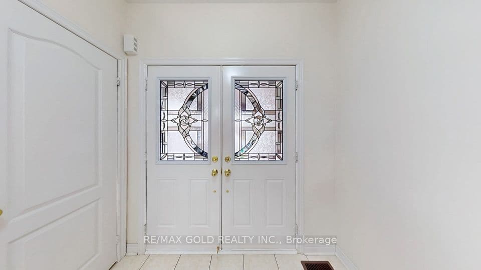 18 Kawana Road, Brampton, ON L6Y 0W2 – photo 3