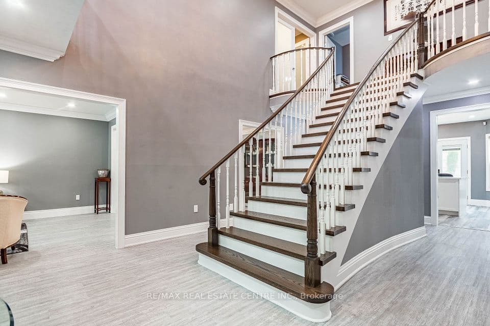 339 Parklane Road, Oakville, ON L6H 4J4 – photo 3