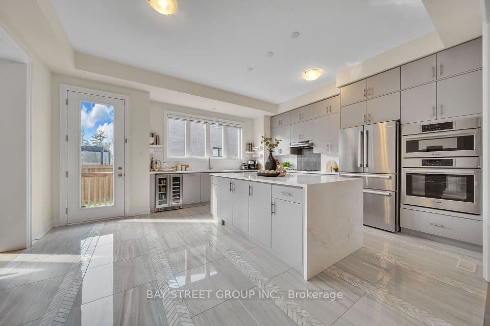 2411 Saw Whet Boulevard, Oakville, ON L6M 5L5 – main photo