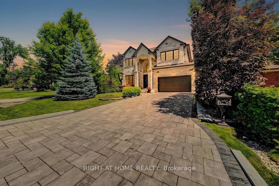 484 Avonwood Drive, Mississauga, ON L5G 1Y9 – main photo
