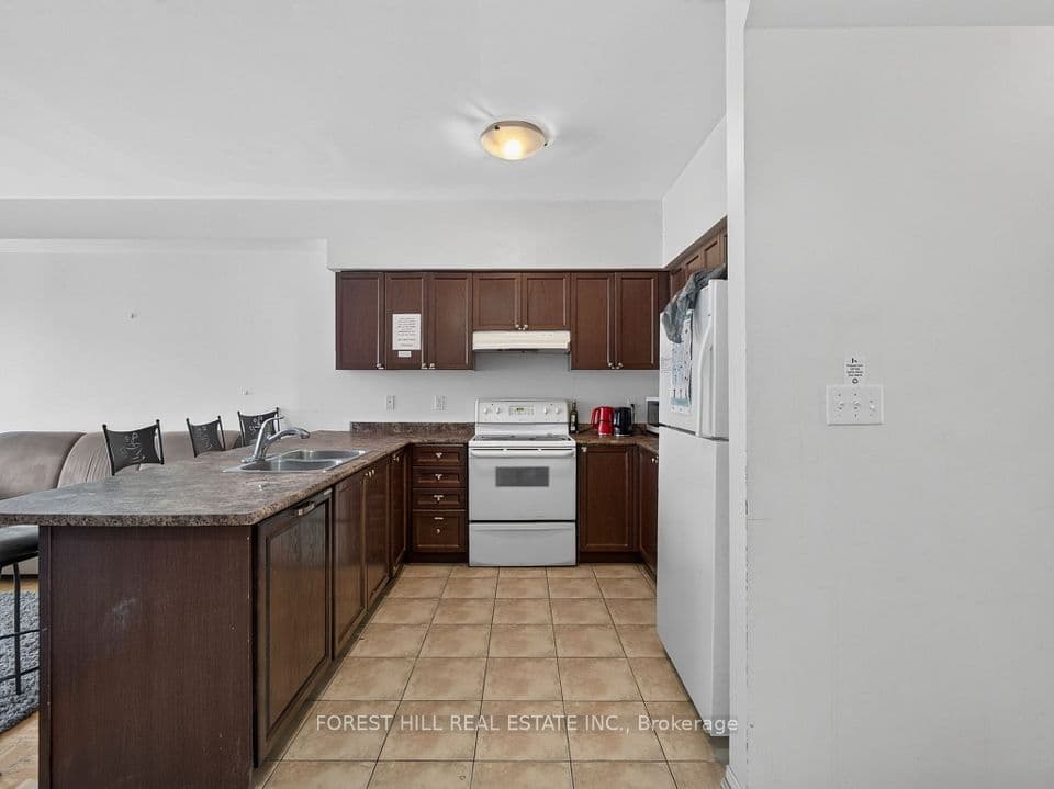 4 Evelyn Wiggins Drive, Toronto, ON M3J 0G3 – photo 2