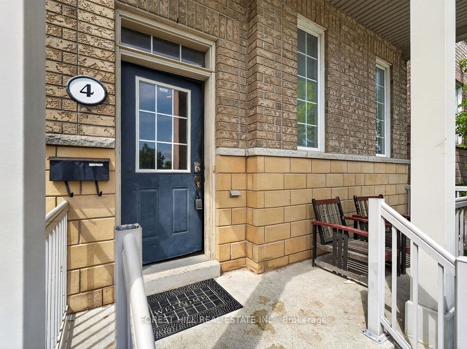 4 Evelyn Wiggins Drive, Toronto, ON M3J 0G3 – main photo